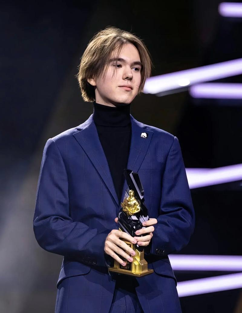 Yummy Yongen打出了三杀，Yuanyue Rambo获得了褒贬不一的评价， Weibo Gaming 横扫 Anyone's Legend