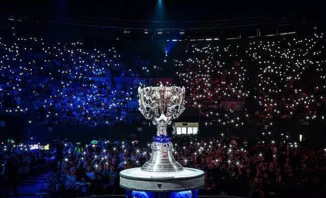 Hanwha Life Esports 晋级 LCK Cup 2025 季后赛第二轮，击败了 T1 。